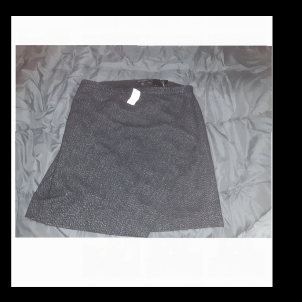 Banana Republic Wool Blend Knee Length Skirt- Size 12 NWT